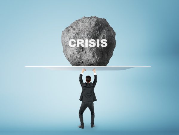 Anti-crisis management concept with businessman back view prevents huge stone from falling on his head with crisis sign on light background SSUCv3H4sIAAAAAAAACpyRz27DIAzG75P2DhHnRkrEsiR7lWoHA06CSqEC0mmq+u7jT6g474Z/tj/7M4/3t6YhDJzk5Kt5xCjEUqndeQteGh1wdzq4RS3Q1uRu6WdXAxTSGytB1ZCB55uGKwaod6UifqYkcR787tDF6Qfi4HENGhm+JPKK5xw3JZGSoSOkCDlVzO0ssYKy+L868+O7uIEVNf9NC1dGLCqEbOScS8nlx6O91tZgF9JUru6Gg4oFtFK6WcmlXqs247d09tLGza69jSu8NifKmBswFU+8BE0sfAPnQrkovBrEwyebazVHG58MHKpEhJ+IYU9pN/ddT6dpnOdumMajIP/eJoNOWqcIhZhfpKity7gBGRZceg5dy2aK7cfAl5YJGFo6CuyBIeWUhcM//wAAAP//AwA8QYUpmAIAAA==